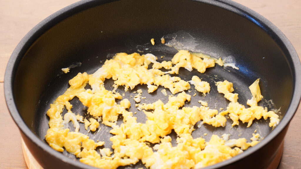 ごま油で炒めた卵