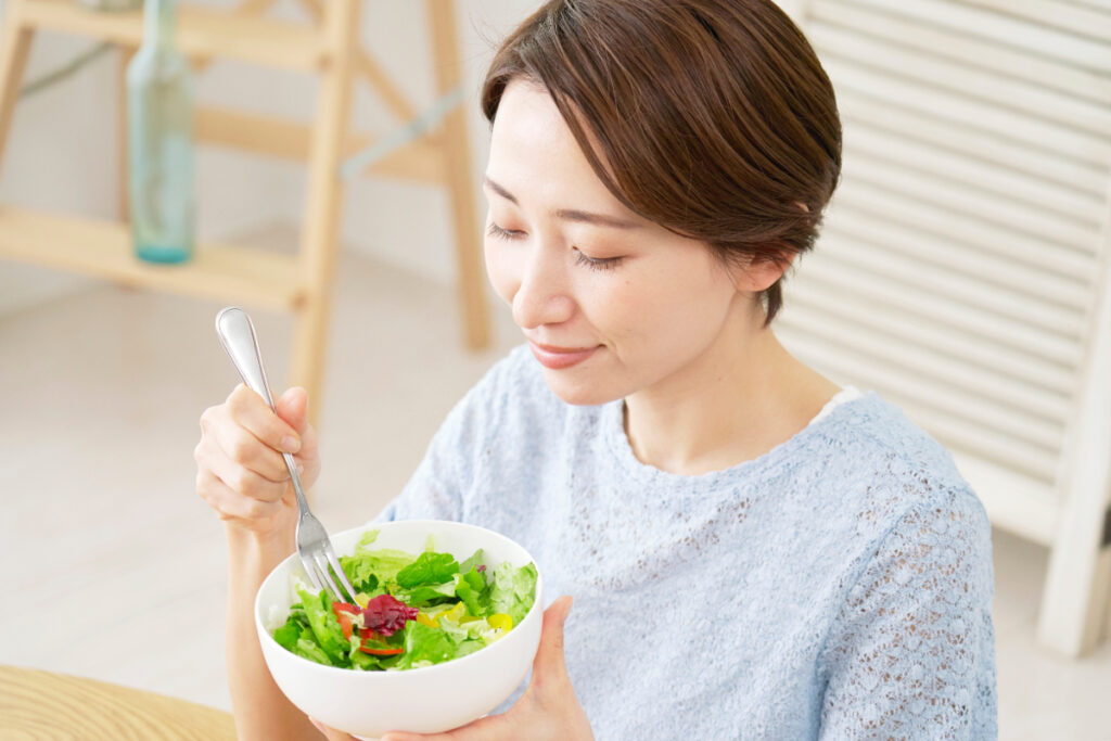 デトックスを行う女性